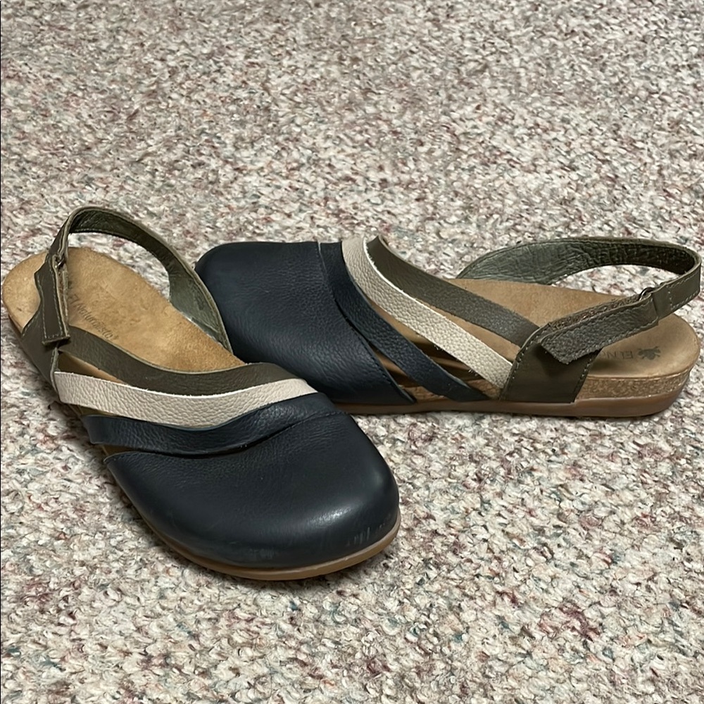 El Naturalista leather closed toe Comfortable Slingback